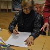 Seniorzy na wystawie i warsztatach